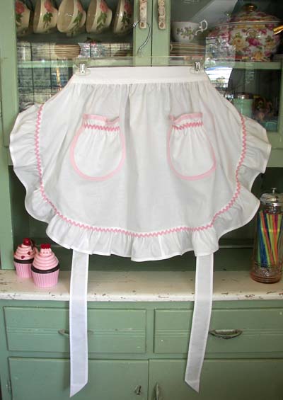 1948 Ruffle white with pink rick rack