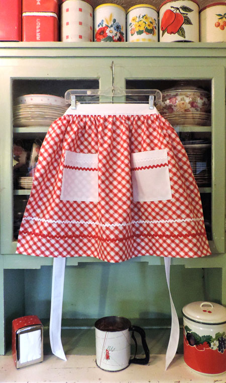 Retro Half Apron in Old Fashioned Red and White Kitchen Apron