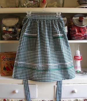 Green gingham half apron #350