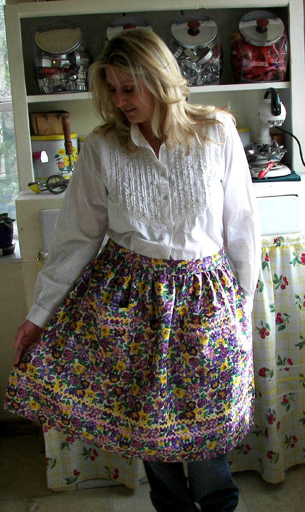 Lilac pansy retro half apron