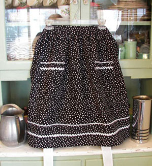 Retro half apron in black polka dot